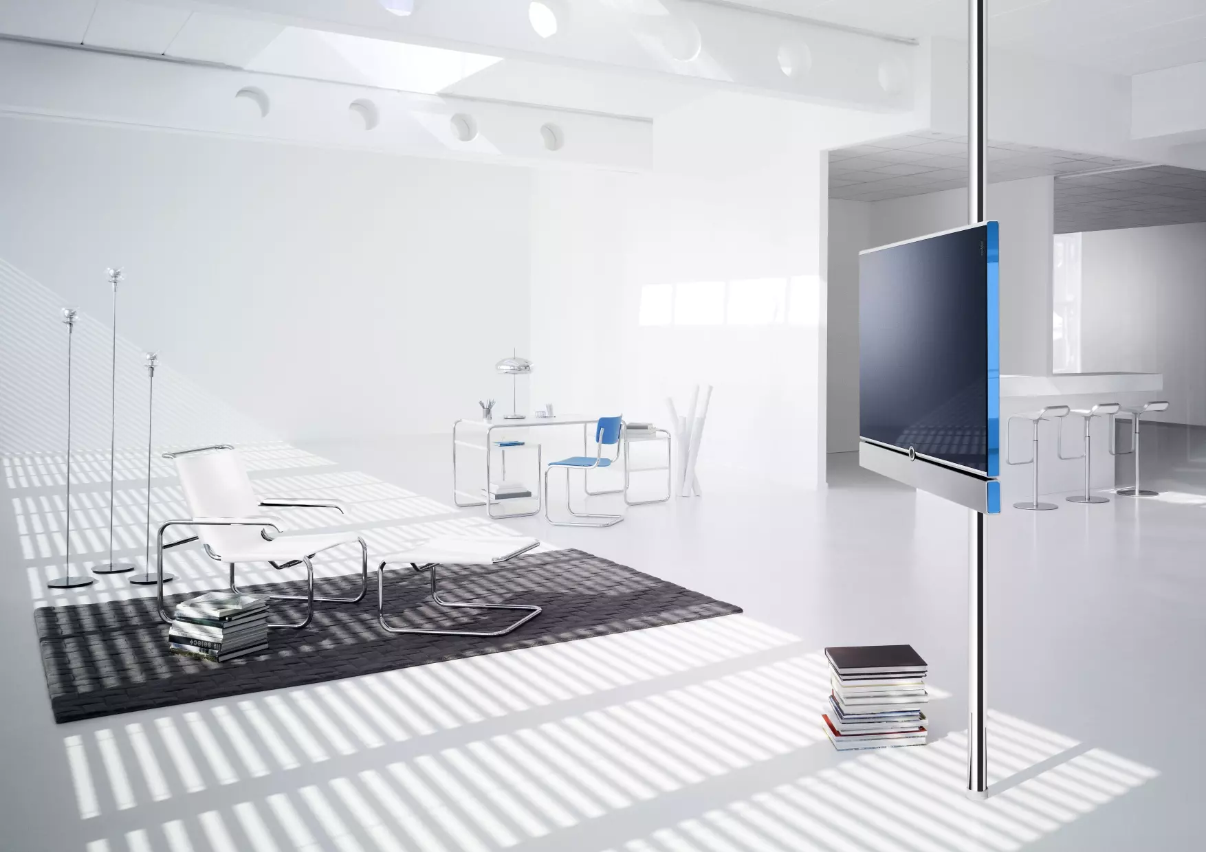 Loewe Screen Lift Plus 26-46 Aluminum Silver